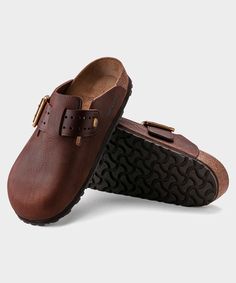 Classic Slip-on Clogs With Textured Footbed, Leather Slip-on Clogs With Textured Footbed, Casual Cork Clogs With Round Toe, Casual Cork Slip-on Clogs, Casual Slip-on Cork Clogs, Casual Brown Cork Clogs, Casual Cork Clogs With Removable Insole, Casual Cork Clogs With Rubber Sole, Cork Clogs With Cushioned Footbed