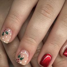 Nail Art For Christmas Holiday, Easy Holiday Nail Art, Christmas Inspired Nails Acrylic, Christmas Gel Nails Simple Short, New York Christmas Nails, December Nail Ideas Short, Fall/christmas Nails, Christmas Nails Easy Short, Short Natural Christmas Nails