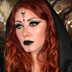 Black Eye Make Up Halloween, Makeup Ideas For Witch Costume, Sparkly Witch Makeup, Witchy Looks Makeup, Halloween Eye Makeup Witch, Witch’s Makeup, Mystic Witch Costume, Fun Witch Makeup, Witches Make Up Halloween