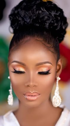 Makeup for black women Makeup For Off White Dress, Glam Womens Fashion, Bridal Makeup Brown Skin, Black Wedding Makeup, Black Bridal Makeup, Oval Makeup, Ideas Maquillaje, Eyes Tutorial, Tutorial Eyeliner