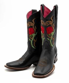 Botas Vaqueras Altas de Cuero para Mujer de Cuero Vacuno de Primera Calidad 


Confeccionadas a mano por Maestros Artesanos

Fina Piel de Cuero Grasso y Volcano Vacuno Original

Color: Negro

Horma: Rodeo Amplia

Bordado con Rosas Rojas



Tacon de 2 1/8" pulgadas de alto

Marca: Quincy Boots

Made in Mexico

ENVIO GRATIS DENTRO DE LOS USA (2 A 6 DIAS HABILES)


Modelo: Q322R6205 Mexican Botas, Goth Cowboy, Black Cowgirl Boots, Square Toe Cowboy Boots, Sweet 15 Dresses, Roses Black, Black Cowboy Boots, Cowgirl Boot, Red Boots