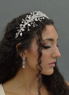 Dazzling Crystal Bridal Headband hp9113 Add an extra touch of sparkle to your wedding day ensemble with this gorgeous crystal headband by Ansonia Bridal. This silver or gold plated headpiece features hand-wired crystals and rhinestones for amazing sparkle. Size: about 2 1/2" wide. Color: Silver or Gold. Style: hp9113. Just stunning! Please allow about 1-2 weeks for delivery. Shipping Policy . Return Policy Beaded Edge Veil, Quinceanera Accessories, Winter Wedding Accessories, Gold Bridesmaid Jewelry, Fingertip Length Veil, Beaded Wedding Veils, Crystal Bridal Headband, Fingertip Wedding Veils, Rose Gold Tiara