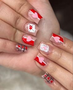 Cool Valentines Day Nails, Valentines Day Nails Drawing, Vday Nail Designs, Valentine Nail Art Designs Classy, Valentine Inspo Nails, Short Coffin Shape Nails Valentines, Pre Valentine Nails, Extravagant Valentines Day Nails, Detailed Valentines Nails