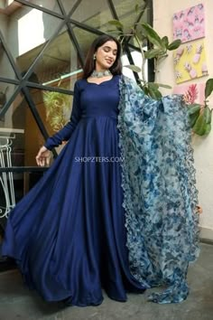 Long Frock Designs, Long Gown Design, Simple Gowns, Frock For Women, Fancy Dresses Long, Designer Party Wear Dresses