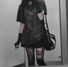 Ripped Tights Outfit, Goth Tshirt, Ripped Tights, Punk Style Outfits, Outfit Grunge, Punk Outfits, Tights Outfit