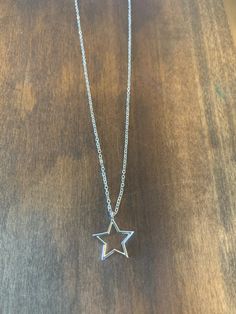 Star Necklace Silver Y2k, Cute Star Necklaces, Aesthetic Star Necklace, Star Jewelry Silver, Star Chain Necklace, Star Necklace Y2k, Aesthetic Silver Necklace, Silver Star Jewelry, Stargirl Necklace