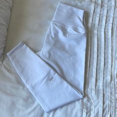 Practically Brand New, Only Worn Once But Don’t Reach For Them No Pilling No Stains Bright White Alo Yoga Leggings, Alo Yoga Pants, Alo Yoga, Yoga Leggings, Colorful Leggings, Bright White, Yoga Pants, Pant Jumpsuit, High Waist