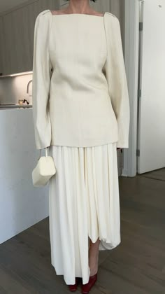 Neutrals, elegant style White Aesthetic Dress Outfit, Effortless Chic Outfits, Fashion Design Template, Best Winter Outfits, Elegant Outfit Classy, Structured Dress, Nyfw Street Style, Mode Abaya, Midi Skirts