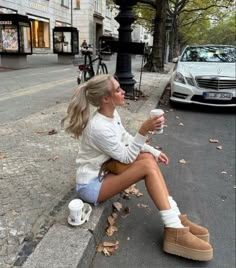 How To Style Uggs, Ugg Mini, Uggs Outfit, Malibu Barbie, Stockholm Fashion, Fall Fits, Cute Fall Outfits, 가을 패션