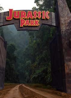 an entrance to a park with the name jurasic park on it