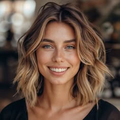 magnific 9xzpxkmwALfY0b7tu4S2 Unstructured Wavy Layers Dirty Blonde Short Hair, Short Hair Asian, Hair Asian, Choppy Bob Hairstyles For Fine Hair, Medium Length Wavy Hair, Blonde Short Hair, Wavy Layers, Blonde Hair Transformations, Medium Hair Styles For Women