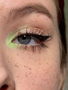 #fashion #makeupaddict #inspiration #coquette #aesthetic #eyemakeupideas Multicolor Eye Makeup, Alter Ego Makeup, Brat Eye Makeup, Irish Makeup Looks, Subtle Fairy Makeup, Creative Eye Makeup Simple, Pride Makeup Ideas Simple, Gay Makeup Looks, Female Gaze Makeup