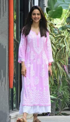 Styling Lucknowi Kurta, Rakul Preet In Kurti, Rakul Preet Casual Outfits, Pink Kurta Designs Women, Pink Chikankari Kurta, Simple Indian Suits, Lucknowi Kurta, Silk Kurti Designs