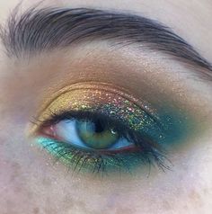 Muted Eyeshadow Look, Masquerade Eye Makeup, January Makeup Looks, Colorful Grunge Makeup, Fun Eye Makeup Ideas, Colorful Wedding Makeup, Enchanted Makeup Looks, Fun Eye Makeup Looks, Shimmery Makeup Looks