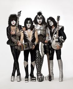 the kiss band is posing for a photo