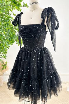 Corset Strapless Tulle Silver Star Dress with Tie Straps Black Dress Classy Short Prom, Star Tulle Dress, Twirp Dresses, Prom Corset Dress, Black Star Dress, College Grad Dresses, Hoco Outfits, Winter Dance Dresses, 8th Grade Dance Dresses