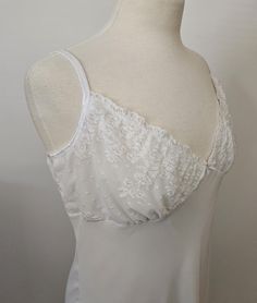 White full slip for the fuller figure , shaped at the bust adjustable straps. A pretty 4 1/2" lace hem a good generous fit. Label Donna made in Canada vintage 1970's/ 80's  In excellent condition curated with confidence to sell. Size 2X  Bust  42" Hips 50"  Length  neck edge to hem 26" measured flat . Photographed on a size 8/10 mannequin  pinned to fit. * Care machine wash  Gentle  Hang To Dry. Fitted Vintage Camisole, Vintage Camisole With Lace Trim For Wedding, Vintage Delicate Lace Camisole For Daywear, Vintage Wedding Camisole With Lace Trim, Vintage Camisole Slip Dress For Daywear, Vintage Fitted Lace Camisole, Vintage Lace Sleeveless Camisole, White Vintage Camisole For Daily Wear, Vintage Camisole Slip Dress With Lace Trim