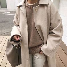 Casual style • • • • • • • • •  #casual #minimal #fashion #style #details #bag #vintage #creative #fashion #designs #details #brands… Minimal Stil, Minimalist Moda, Look Zara, Beige Outfit, Style Goals, Beige Coat, Looks Style