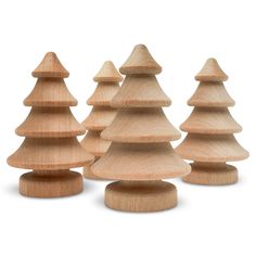 wooden christmas trees are lined up in rows