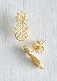 Tropical Flair Earrings. Add a subtle splash of summertime chic to your ensemble with these golden pineapple earrings. #gold #modcloth Golden Pineapple, Pineapple Earrings, Ruby Earrings, Sapphire Earrings, Bijoux Diy, Pandora Jewelry, Cute Earrings, Cute Jewelry, Vintage Earrings