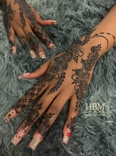 hendi tattoos on the hands and feet of a woman