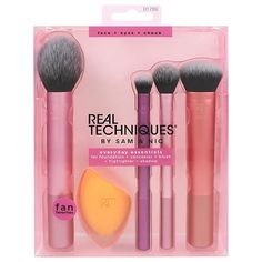 Your one and done set to master pro-styled looks for face, cheeks and eyes. Cover, color, blend. RT 400 blush tapered, soft and fluffy bristles blend powder blush evenly for a smooth, natural look miracle complexion sponge soft, flexible foam blend liquid and cream foundation into a luminous, dewy finish use dry for full coverage or damp for dewy glow RT 300 deluxe crease short, dense bristles layer and blend cream and powder eyeshadows evenly into eye crease RT 402 setting soft and fluffy brist Essential Makeup Brushes, Real Techniques Brushes, Makeup Brush Kit, Blending Sponge, Blush Highlighter, Real Techniques, Beauty Sponge, Brush Kit, Face Primer