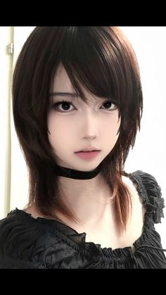 Tomie Hairstyle, Fatal Frame Hairstyle, Fatal Frame Haircut, Fatal Frame Cosplay, Haircut Y2k, Tomie Cosplay Makeup, Fatale Frame, Hime Cut Short Hair With Bangs, Misa Cosplay Makeup