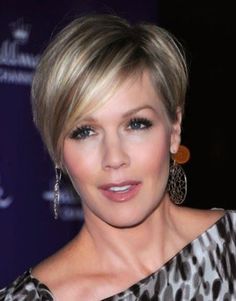 30 Best Short Hair Styles For Older Women | Short Hairstyles & Haircuts 2018 Women Haircuts, Mom Hair, Pixie Haircut For Round Faces, Cool Short Hairstyles, Short Straight Hair, Haircut For Older Women, Short Pixie Haircuts, Short Hair Haircuts