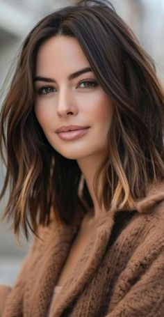 Revitalize your style with 27 Lob Haircut options for 2024, each showcasing sleek lines and versatile lengths perfect for refreshing your look with a touch of sophistication. Lob 2024 Trends, Shoulder Length Lob, Medium Lob, Bob Styling, Haircut Options, The Lob, Lob Hairstyle, Lob Haircut, Hair 2024