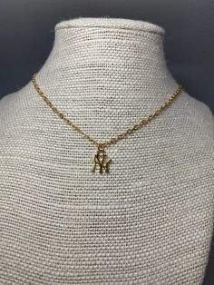 Yankees Necklace, Turtle Necklace, Jewelry Accessories Ideas, Dope Jewelry, Ny Yankees, Jewelry Fashion Trends, Charm Necklaces, Jewelry Lookbook, Girly Jewelry