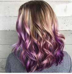 The purple takeover continues. Love it when it's not overdone. // @ayferarslancom Hairstyle Balayage, Balayage Hairstyle, Balayage Haircolor, Purple Balayage, Underlights Hair, Dyed Blonde Hair