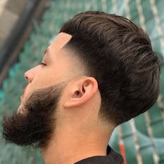 Medium Fade Haircut, Men Haircut Undercut, Boys Fade Haircut, Haircut Ideas Trendy, Taper Fade Curly Hair, Undercut Fade