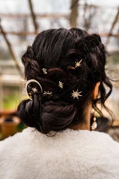 Bride wears gold embellished celestial styled hair accessories Celestial Wedding Hair Piece, Celestial Wedding Hairstyles, Witchy Bridal Hair, Celestial Bridesmaid Dresses, Celestial Hairstyles, Celestial Bouquet, Jewels In Hair, Waffley Wedded, Celestial Wedding Hair