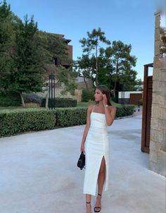 White Night Party Outfit, Light Pink Dress Wedding Guest, Hanging Swimsuits To Dry, Holiday Dresses Classy Formal, Fancy Dress Instagram Pictures, Poses In Formal Dress, Everyday Heels Casual, Formal Dress Picture Ideas, Campus Tour Outfit