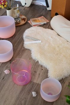 Crystals Living Room, Yoga Set Up, Crystal Singing Bowls Aesthetic, Sound Bath Set Up, Singing Bowls Aesthetic, Sound Bath Aesthetic, Sound Bowls Healing