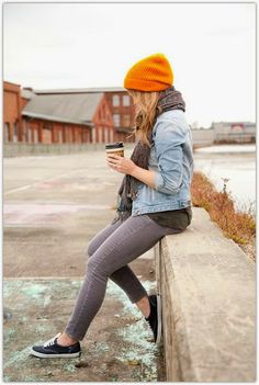 Art Symphony: Urban Hipster Style Cute Hipster Outfits, Orange Beanie, Beanie Outfit, Jean Jacket Outfits, Vintage Hipster, Dress Sweater