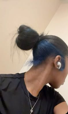 Pretty Hair Dye Colors, Royal Blue And Black Hair, Skunk Patch Natural Hair, Peekaboo Hair Dye Black Women, Ocean Blue Hair Dye, Cute Hairstyles Dyed Hair, Peekaboo Hair 4c, Peek A Boo Dyed Hair, Dark Blue Peekaboo Braids