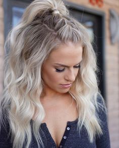 Platinový Blond, Rehearsal Dinner Hair, Penteado Cabelo Curto, Long Blonde, Summer Hair Color, Blonde Hair Color, Hair Dos, Trendy Hairstyles