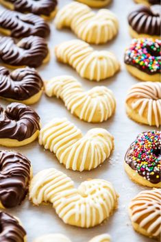 there are many different kinds of cookies on the table