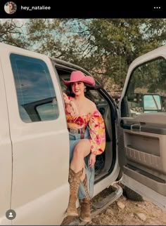 Outfit Vaqueros, Western Inspired Outfits, Rodeo Boots, Outfits For Mexico, Cowgirl Dresses, Latina Fashion Outfits, Western Wear Outfits, Looks Country, Rodeo Outfits