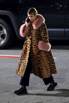 Cheetah Print Coat, Charlotte Simone, Looks Street Style, Print Coat, Emma Roberts, Coat Outfits, Mode Inspo, Looks Chic, Looks Style