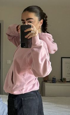 Pink Oversized Hoodie Outfit, How To Style Pink Hoodie, Pink Hoodie Outfit Ideas, Light Pink Hoodie Outfit, Pink Hoodie Outfit Aesthetic, Pink Zip Up Hoodie Outfit, Pink Hoodie Aesthetic, Pink Hoodie Outfit, Ootd Hoodie