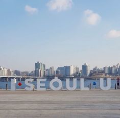 there is a large sign that says it's seoul in front of the city