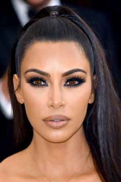 Kardashian Eyebrows, Kim Kardashian Eyebrows, Kim Kardashian Makeup Looks, Kardashian Makeup, Kim Kardashian Makeup, Kim Kardashian Hair, Brown Girls Makeup, Makeup Mistakes, Beautiful Eye Makeup