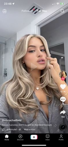 Blonde Hair With Chunky Money Piece, Sandy Blonde With Money Piece, Money Peice Blond, Ash Blonde Money Piece, Dusty Blonde Hair, Money Peice, Balayage With Money Piece, Money Piece Blonde Hair, Money Piece Blonde