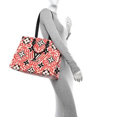 This is an authentic LOUIS VUITTON Monogram Giant Crafty Onthego GM in Creme, Rouge, and Black. This limited edition tote features Monogram Giant canvas with a bold graffiti-inspired allover print. The bag features rolled top handles and long shoulder straps that can be tucked away inside the bag, accented with polished brass hardware. The top is open to a spacious black monogram fabric interior with zipper and patch pockets. Giant Canvas, Pumpkin Monogram, Black Louis Vuitton, Louis Vuitton Totes, Louis Vuitton Empreinte, Louis Vuitton Damier Azur, Weekender Tote, Louis Vuitton Shoulder Bag, Brass Hardware