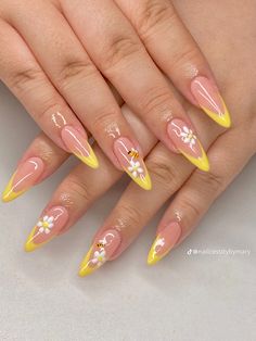 Spring Fingernails, Spring Nails Ideas, Spring Acrylic Nails, Classy Acrylic Nails, Acrylic Nails Coffin Short, Pink Acrylic Nails, Yellow Nails, Fire Nails, Selfie Ideas