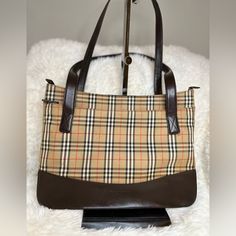 Description Burberry Tote Neutrals Canvas Plaid Print Tonal Hardware Dual Shoulder Straps Single Exterior Pocket Canvas Lining & Three Interior Pockets Zip Closure At Top Color: Neutrals Height: 11" Width: 14.25" Depth: 4" Shoulder Strap Drop: 11.5" This Item Is Preloved And Is Authentic. Interior Is Clean, No Stains Or Pen Marks. Exterior Canvas Is Clean, No Stains. Minor Scuffs On One Corner. Minor Markings At The Base. Burberry Horseferry Bag, Burberry Tote, Plaid Print, Burberry Bag, Shoulder Straps, Burberry, Shoulder Strap, Bag Lady, Pen