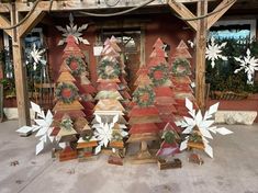 christmas trees made out of wooden boards and paper snowflakes