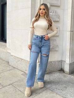 The 27 Best Shoes To Wear With Wide Leg Pants Shoes To Wear With Wide Leg Jeans, Shoes With Wide Leg Pants, Shoes For Wide Leg Pants, Wide Leg Pant Outfit, How To Style Wide Leg Jeans, Style Wide Leg Jeans, Wide Leg Pants Outfit, Wide Legged Jeans, Winter Pants Outfit